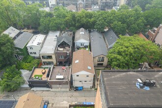 1742 W Crystal St, Unit 2 in Chicago, IL - Building Photo - Building Photo