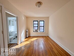 2706 N Spaulding Ave in Chicago, IL - Foto de edificio - Building Photo