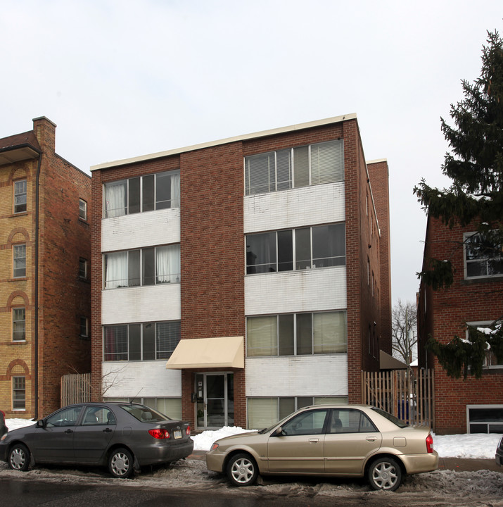 111 Runnymede Rd in Toronto, ON - Building Photo