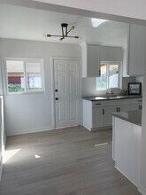 2300 E 15th St, Unit C in Long Beach, CA - Building Photo - Building Photo