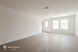 2408 Shady Grv in New Braunfels, TX - Foto de edificio - Building Photo