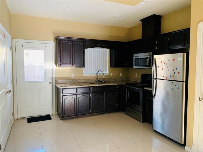 2709 E Franklin Ave, Unit 4 in Alton, TX - Foto de edificio - Building Photo