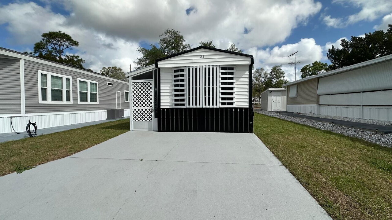 23 Fairview Dr N in Haines City, FL - Foto de edificio