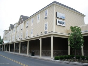 50 Crystal St, Unit Apt 201 in East Stroudsburg, PA - Building Photo - Building Photo