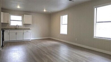 379 Blackbourn St in Hawkins, TX - Building Photo - Building Photo