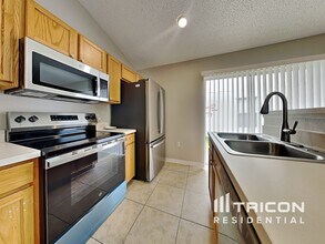 13714 Gentle Woods Ave in Riverview, FL - Building Photo - Building Photo