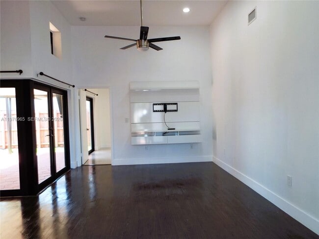 422 SW 88th Pl in Miami, FL - Building Photo - Building Photo