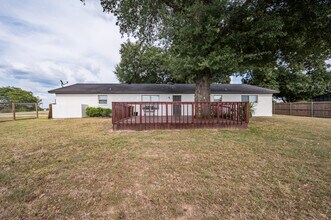 13338 County Rd 2175 in Whitehouse, TX - Foto de edificio - Building Photo