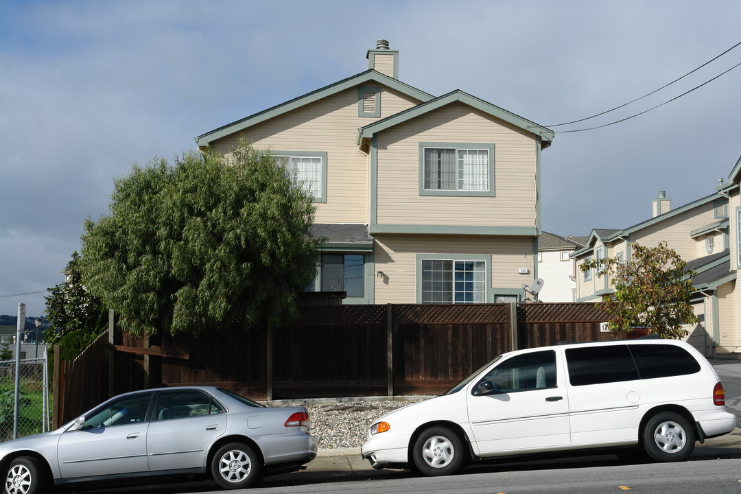 125-127 Chestnut Ave in South San Francisco, CA - Foto de edificio