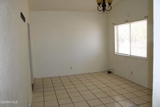 10736 Obsidian St in El Paso, TX - Foto de edificio - Building Photo