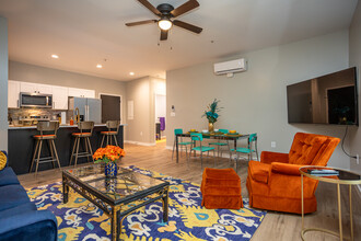 The Bungalow in Bristol, TN - Foto de edificio - Interior Photo