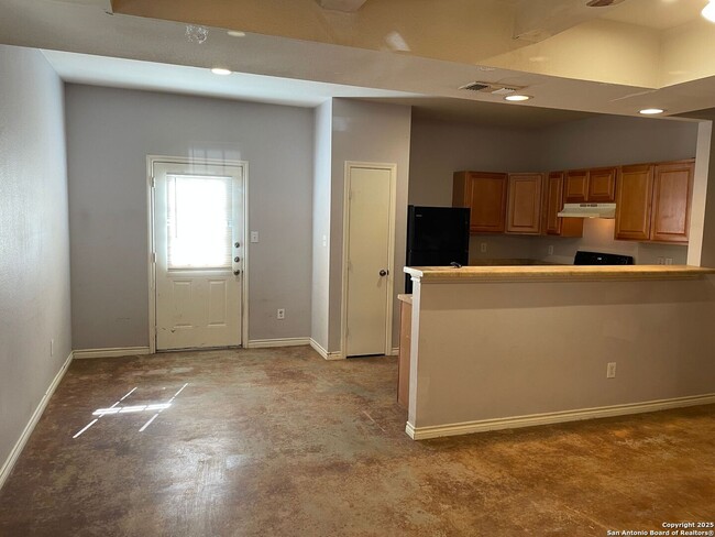 6402 Summit Oak in San Antonio, TX - Building Photo - Building Photo