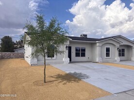 10371 Manzana Rd in Socorro, TX - Building Photo