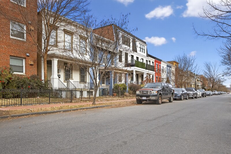 1320 K St SE in Washington, DC - Building Photo