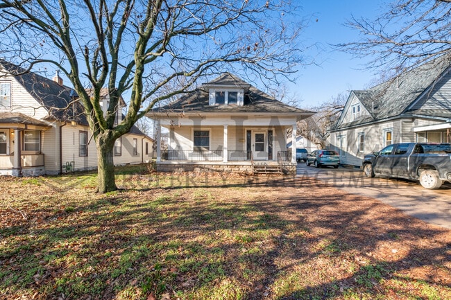 property at 221 S Glenn St