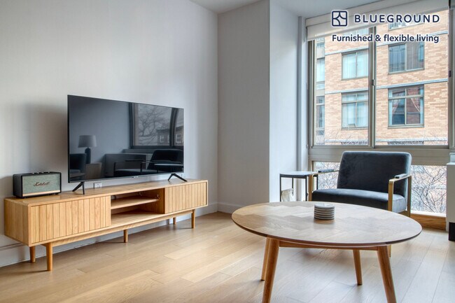 130 W 15th St in New York, NY - Building Photo - Building Photo