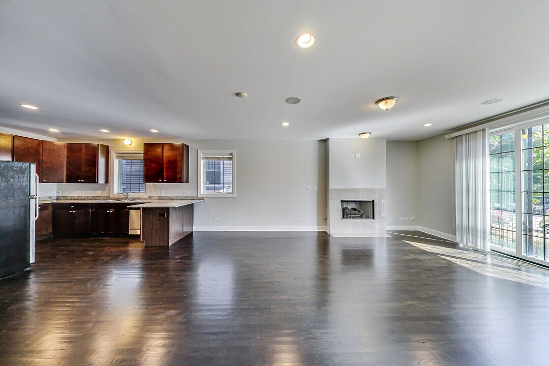 3332 W Palmer St in Chicago, IL - Building Photo