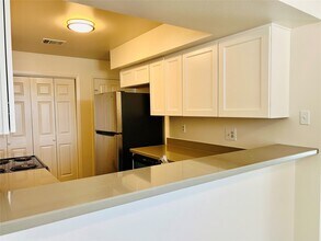 8038 Sands Point Dr in Houston, TX - Building Photo - Building Photo