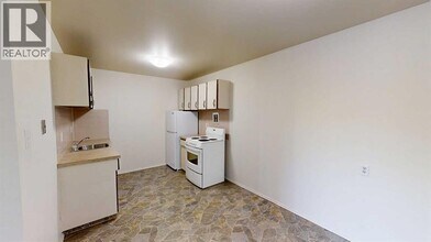 9807-9108 108 Ave in Grande Prairie, AB - Building Photo - Building Photo