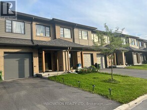 902 Chipping Cir in Ottawa, ON - Building Photo - Building Photo