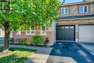 368 Kittridge Rd in Oakville, ON - Building Photo - Building Photo