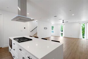 1139 N Madison Ave in Dallas, TX - Building Photo