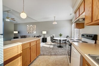 Deer Creek Crossing in Garrett, IN - Foto de edificio - Building Photo