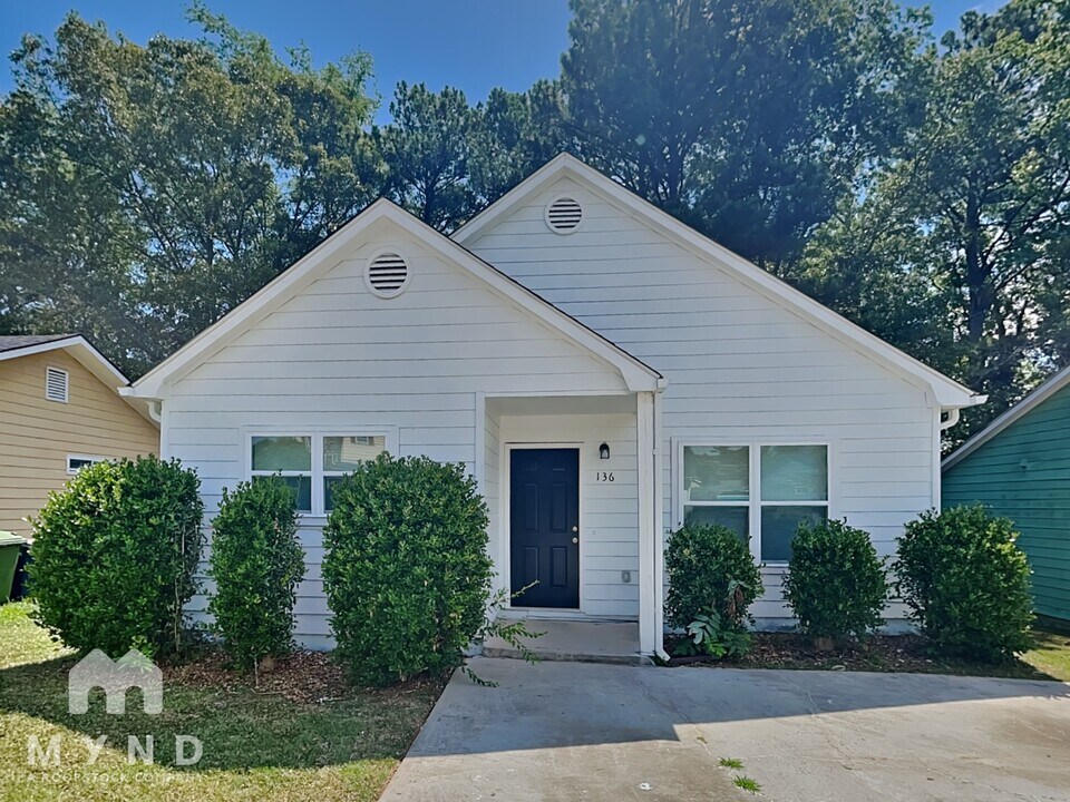 136 Crystal Brook in Griffin, GA - Building Photo