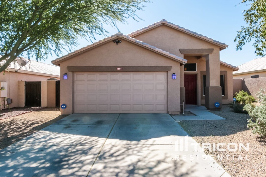 13541 W Ocotillo Ln in Surprise, AZ - Building Photo