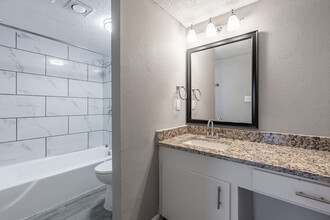 Ten Twelve West in Arlington, TX - Building Photo - Interior Photo