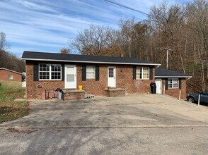 5300 May Cir, Unit A in Cross Lanes, WV - Building Photo - Building Photo