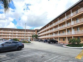 17350 NW 67th Ave, Unit 303 in Hialeah, FL - Building Photo