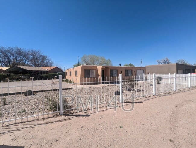 1801 Corte Adelina SW in Albuquerque, NM - Building Photo - Building Photo