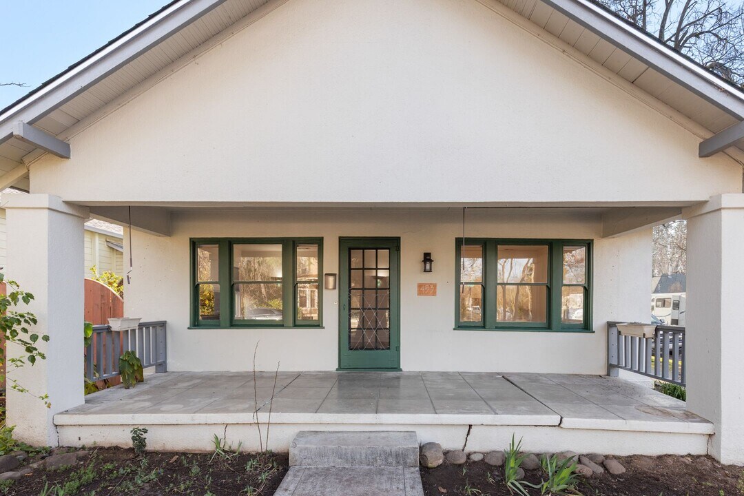 453 E 7th St in Chico, CA - Building Photo