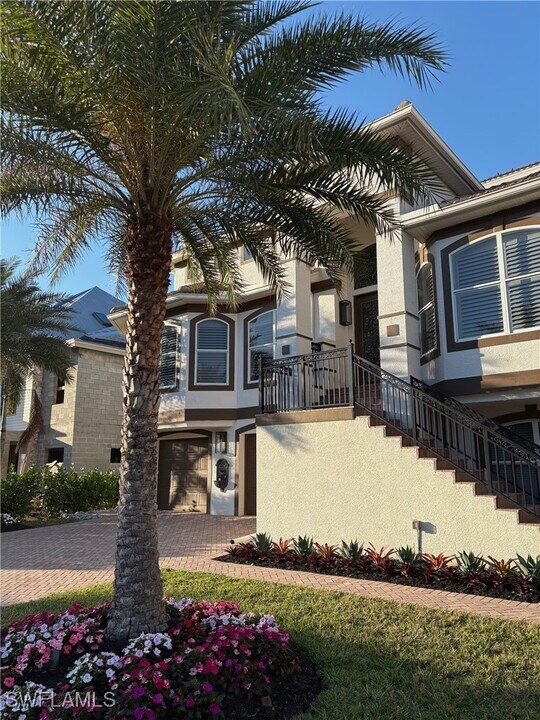 225 Egret Ave in Naples, FL - Building Photo