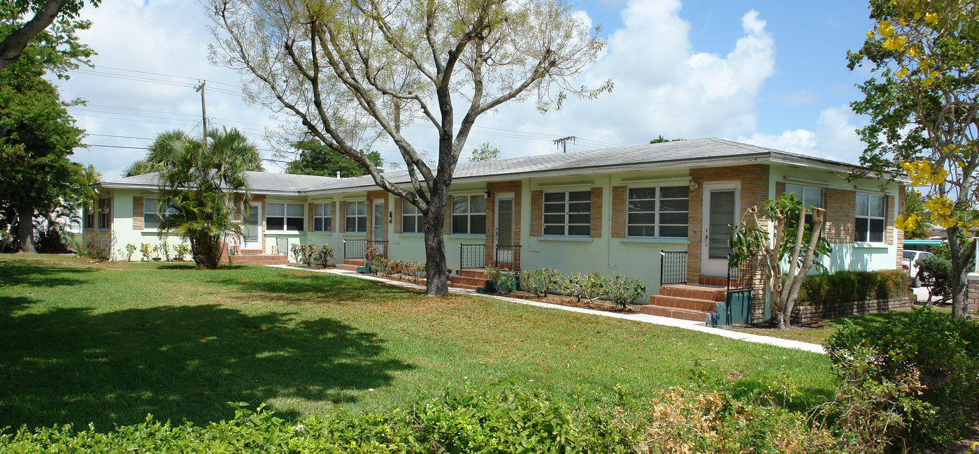 Illinois Apartments in Lake Worth, FL - Building Photo