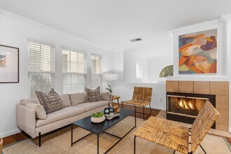 3816 Mykonos Ln in San Diego, CA - Building Photo - Building Photo