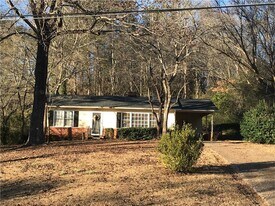 187 Thomas Cir in Roswell, GA - Building Photo
