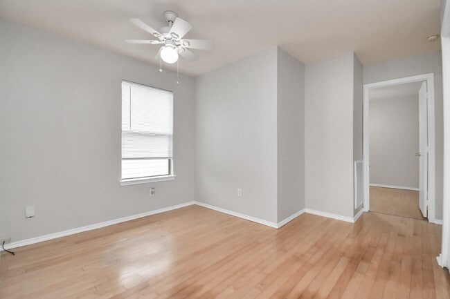 3919 Rolling Springs Ln