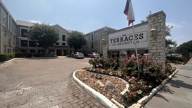 The Terraces on Brompton Apartments in Houston, TX - Building Photo - Building Photo