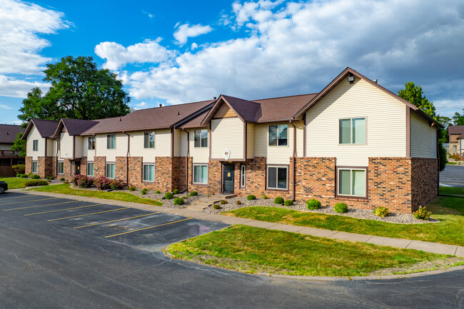 Chateau Knoll in Bettendorf, IA - Foto de edificio - Building Photo