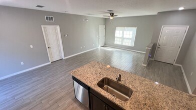 2920 Fears Rd SE in Palm Bay, FL - Building Photo - Building Photo