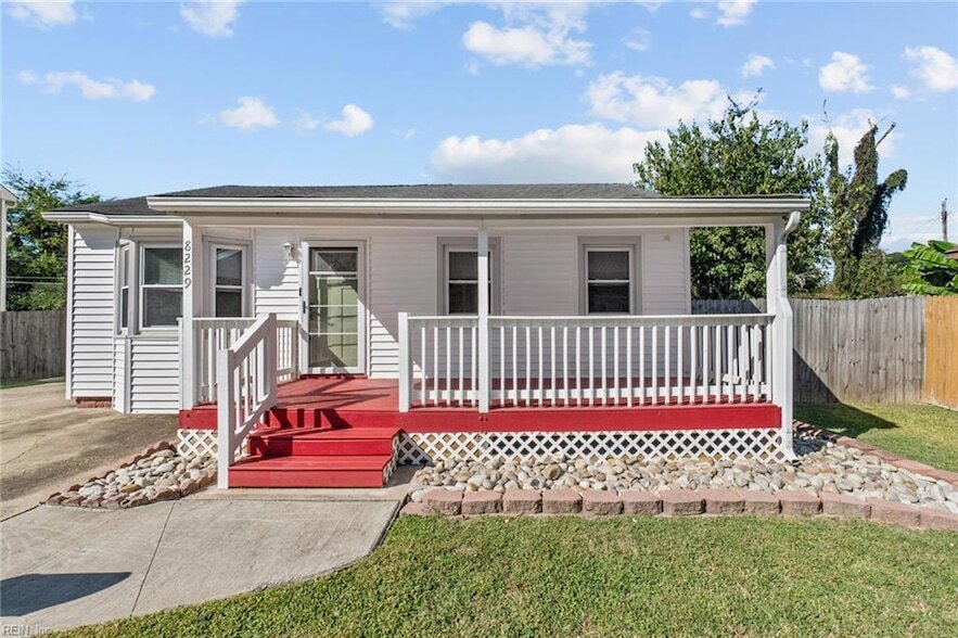 8229 Gygax Rd in Norfolk, VA - Foto de edificio