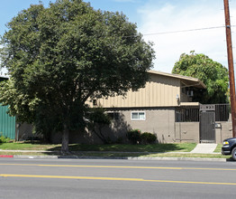 17921-17927 Roscoe Blvd in Northridge, CA - Building Photo - Building Photo