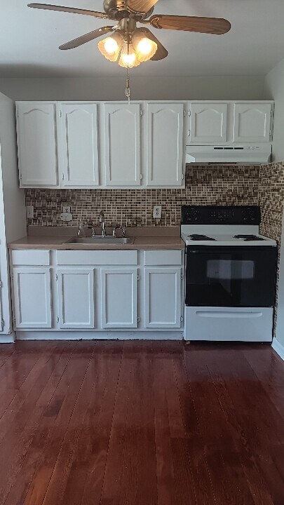1631 Old Kings Hwy in Saugerties, NY - Building Photo