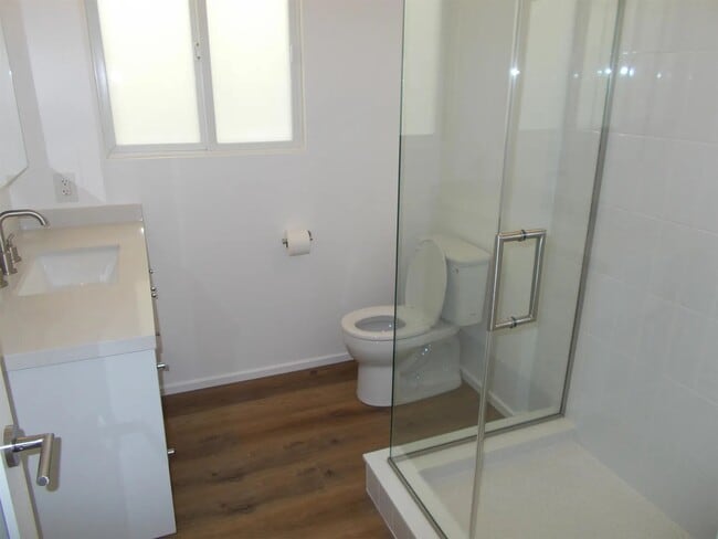 925 W Balboa Blvd in Newport Beach, CA - Building Photo - Building Photo