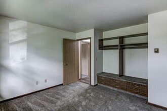 Hamilton Square Apartments in Eau Claire, WI - Building Photo - Building Photo