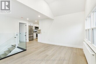 180 Queens Dr in Toronto, ON - Building Photo - Building Photo