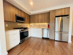 119 Hyde Park Ave-Unit -B in Boston, MA - Foto de edificio - Building Photo