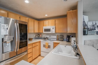 6705 NE Mallory Ave in Portland, OR - Building Photo - Building Photo